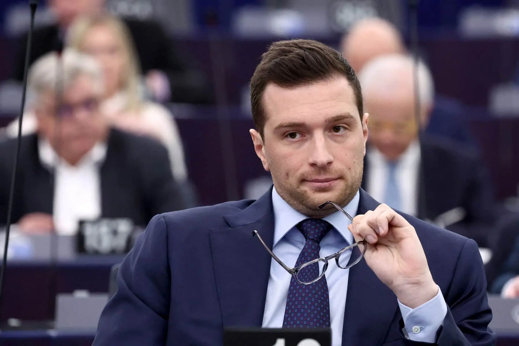 Лідер французьких ультраправих закликав Макрона оголосити дострокові вибори