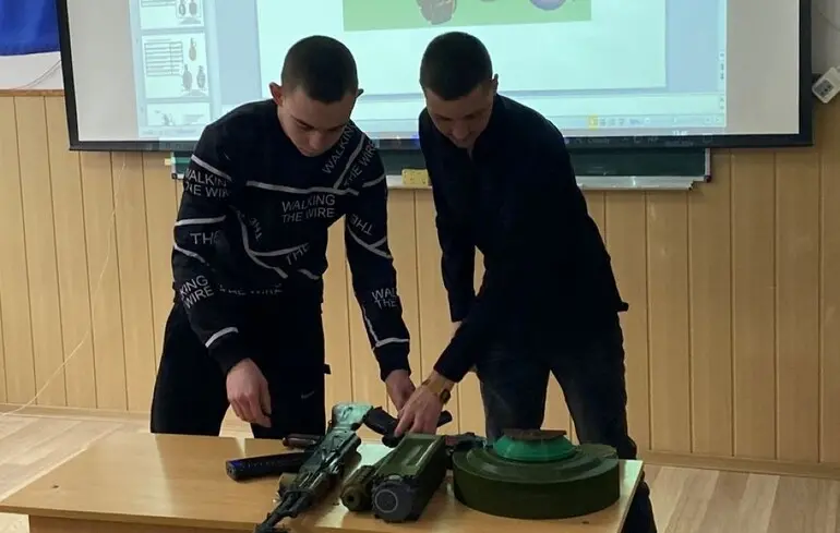Після критики «Дзеркала тижня» влада змінює підхід до навчання «Захисту України» у школах
