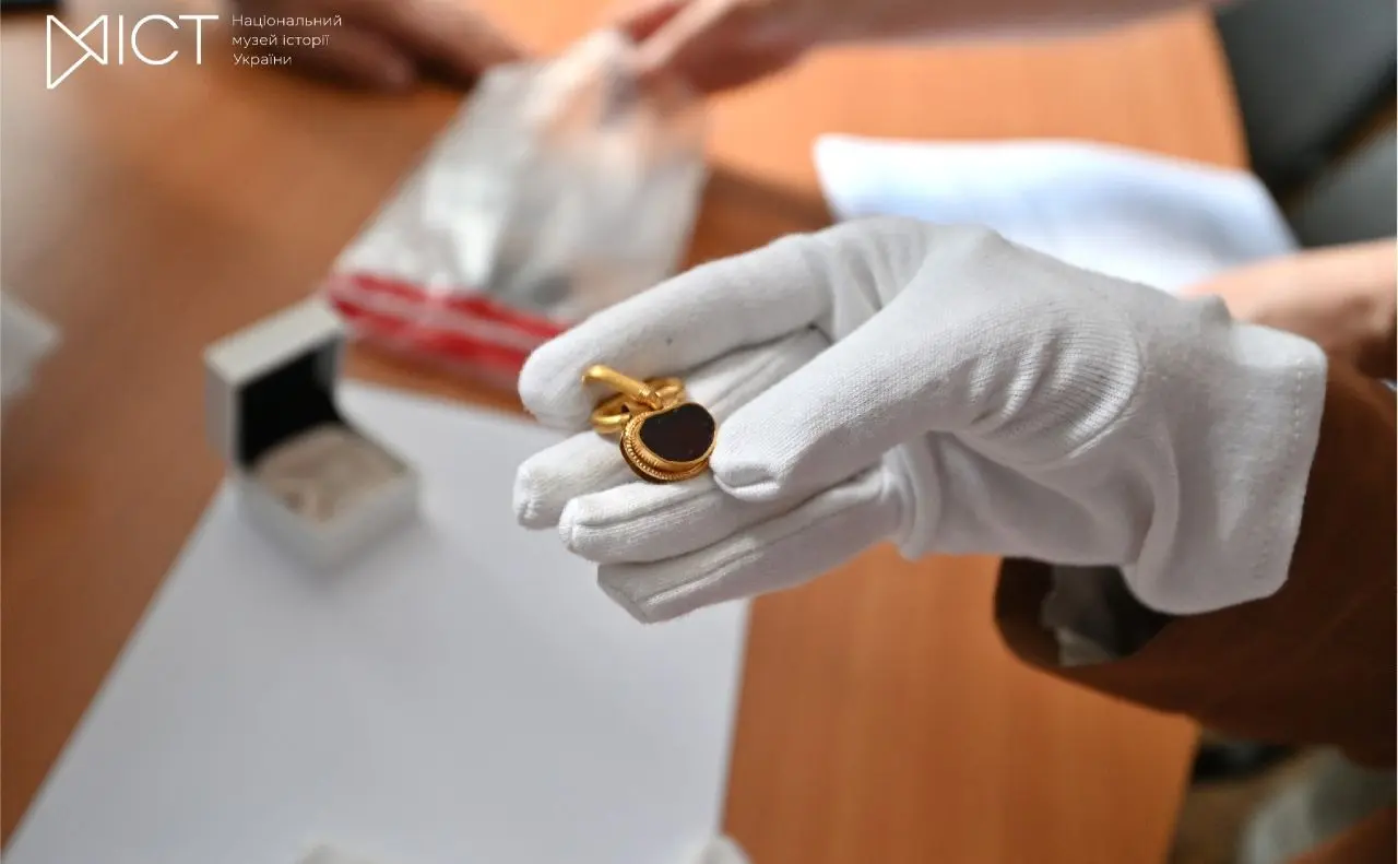 До музею у Києві передали унікальний артефакт з кримінальним минулим