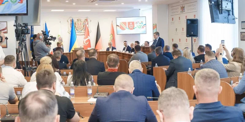 Сесія Вінницької міськради: кошти для Сил оборони, турбота про Захисників, підтримка Балаклії