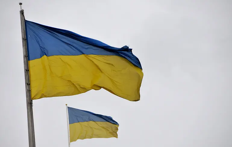 Українські військові розгорнули синьо-жовті прапори на ТОТ Херсонської області