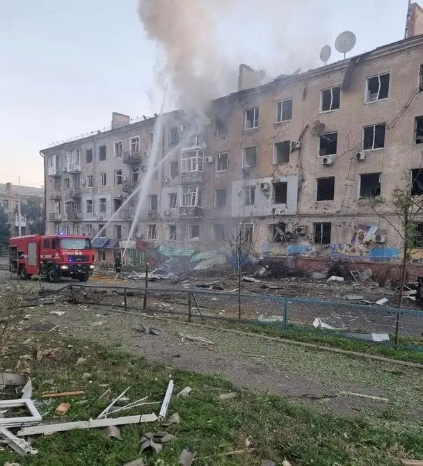 Росія вдарила трьома бомбами по центру Краматорська: з’явилися фото наслідків