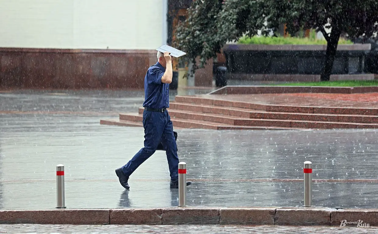 У Києві трохи дощитиме: погода на 15 червня