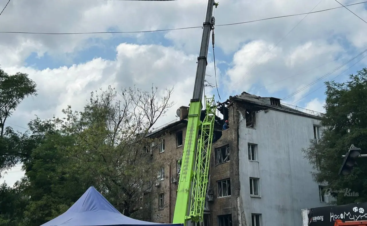 Ще одна пекельна ніч: росія атакувала у столиці житло та цивільні об’єкти. ФОТО