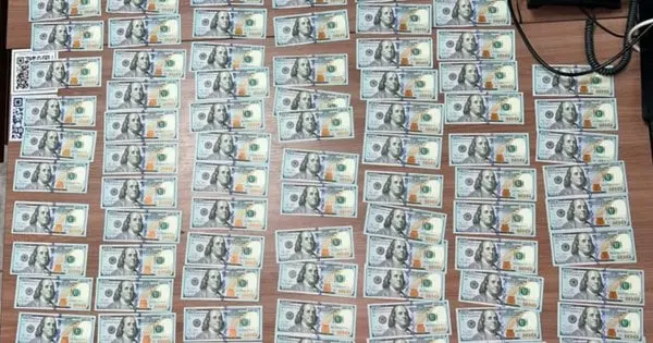 У Києві 22-річна дівчина вкрала 50 тис. доларів на першому побаченні