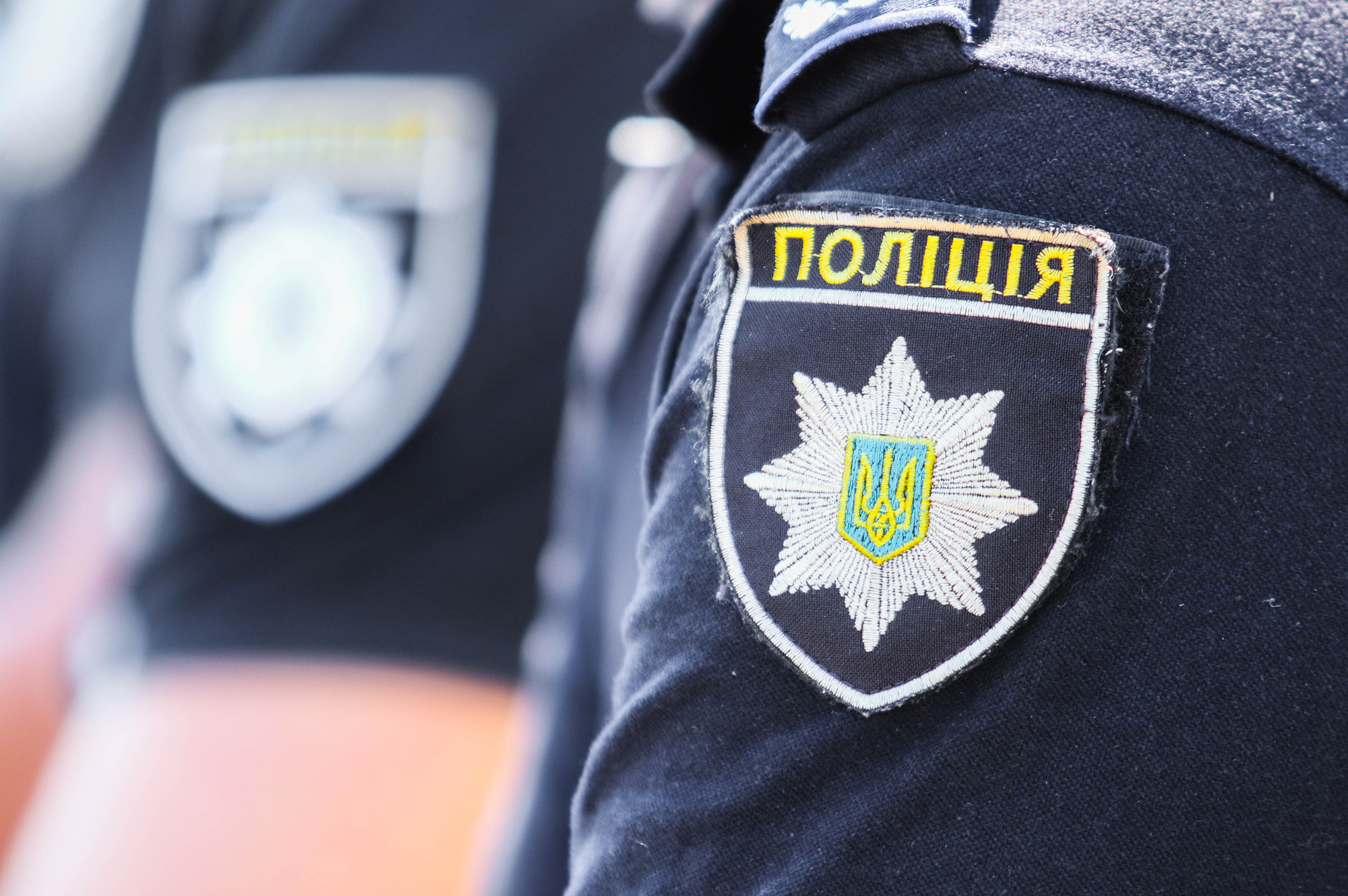 В Киевской области мужчина выстрелил в водителя, он ранен. Полиция разыскивает нападавшего