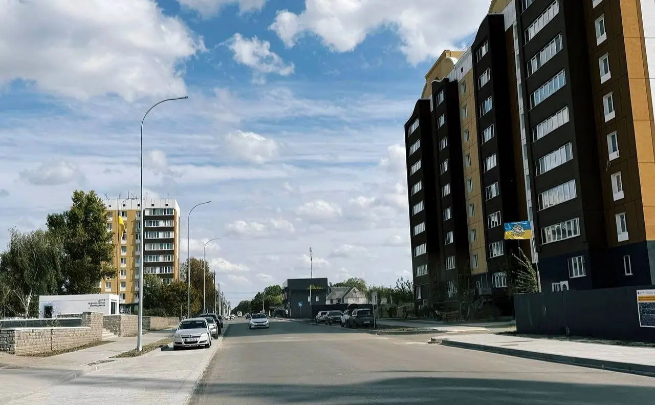 У постраждалій від окупантів Бородянці відроджують вулицю Центральну. ФОТО