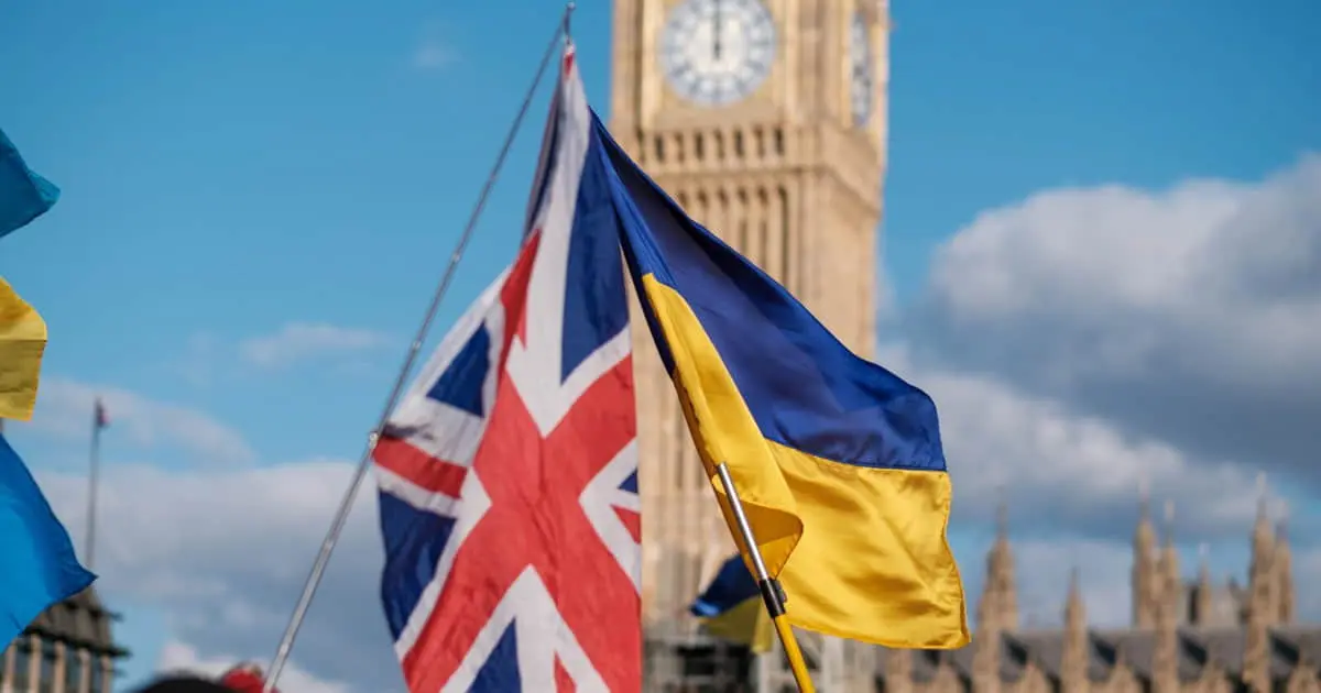 100-річна угода з Британією, Польща хоче "ядерку", низький рейтинг Трампа: новини дня
