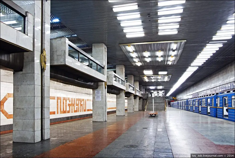 На столичній станції “Позняки” пасажир потрапив на колії