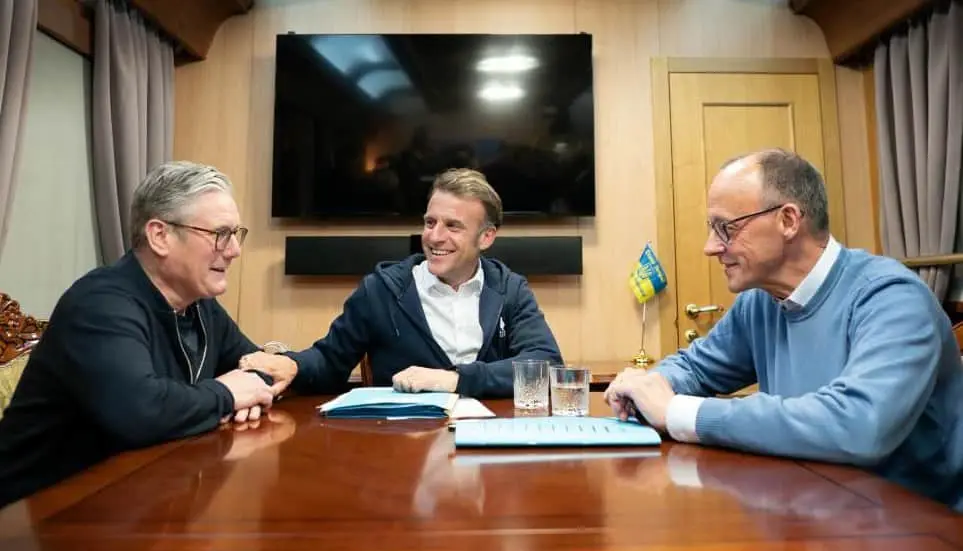 Politico дізналося деталі перемовин у середу за участю європейських лідерів, Трампа і Зеленського