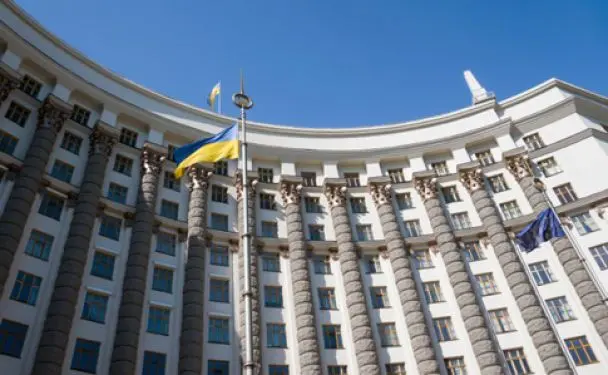 «Новий» Кабмін: міністри їздять на ЗАЗ, орендують житло, проте мають тисячі доларів заощаджень – аналіз деклацій