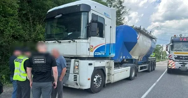 Киянин доставляв ухилянтів на Закарпаття під ковдрами у вантажівках