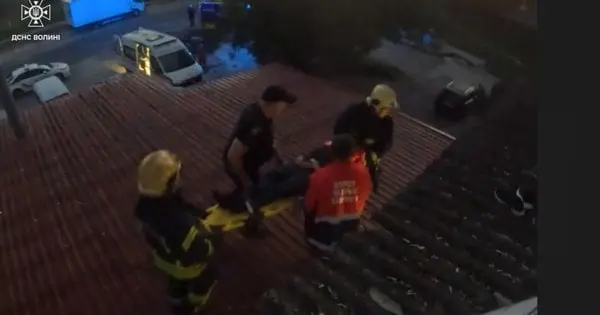Луцьк: Жінка вижила після падіння з 9-го поверху