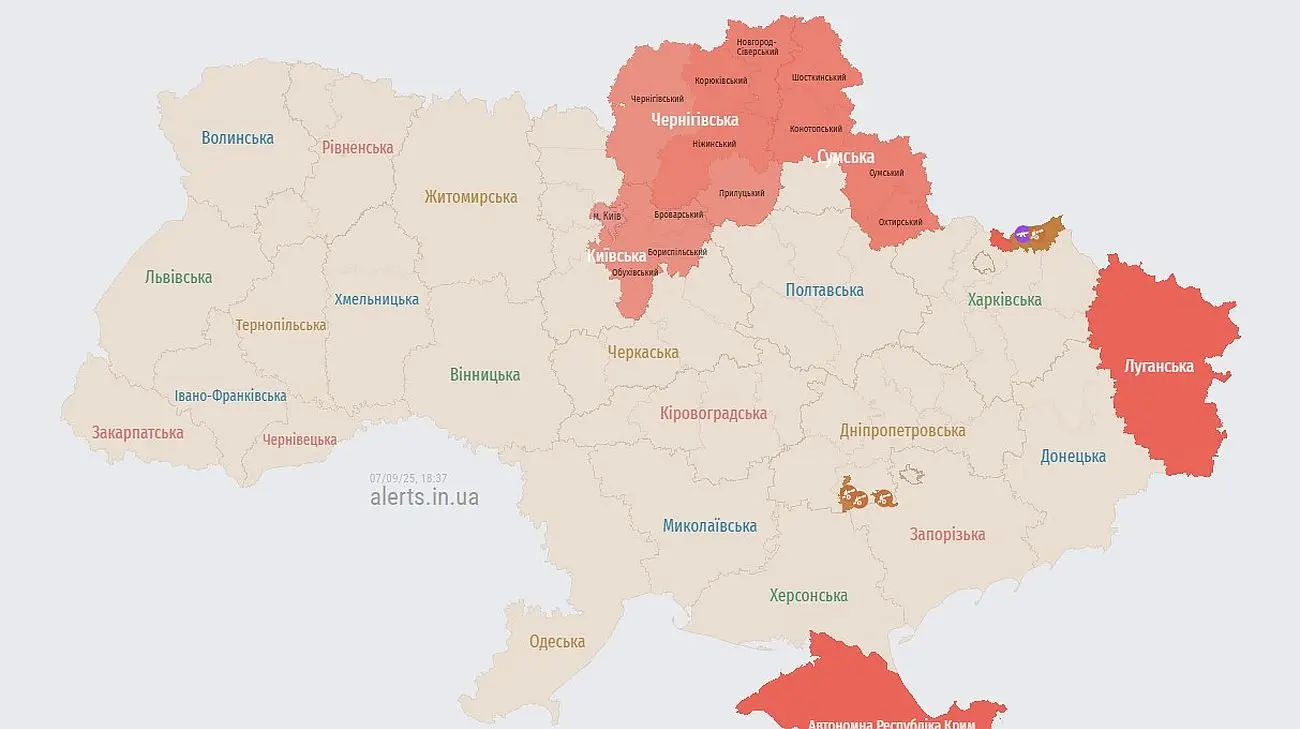 На Київщині ППО працює по ударних дронах, у столиці тривога