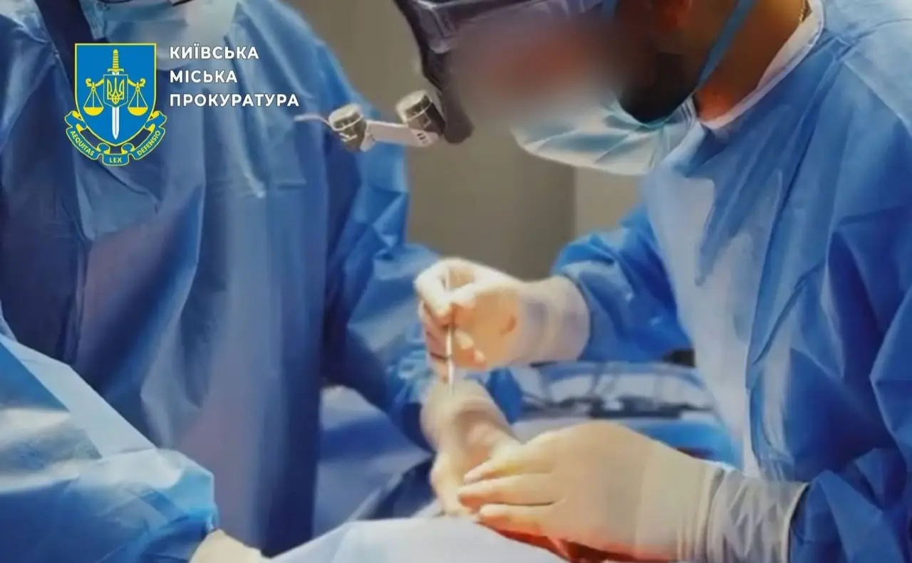 Пластичному хірургу з київської клініки повідомили про підозру через операцію без огляду онколога