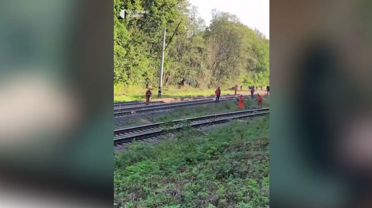 У Генштабі пояснили пошкодження залізниці на Київщині: детонація боєприпасів у поїзді