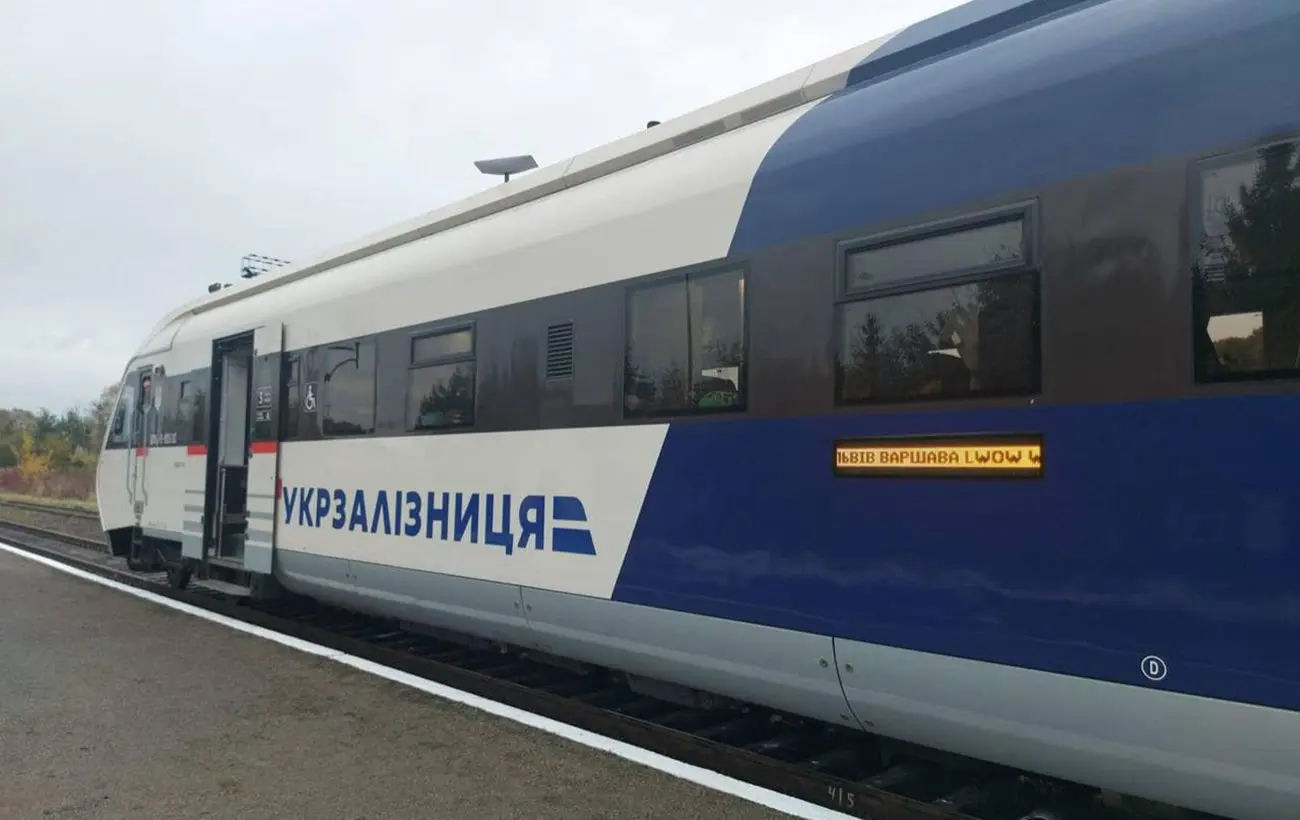 За пасажирів залізниці має платити держава, - експерт