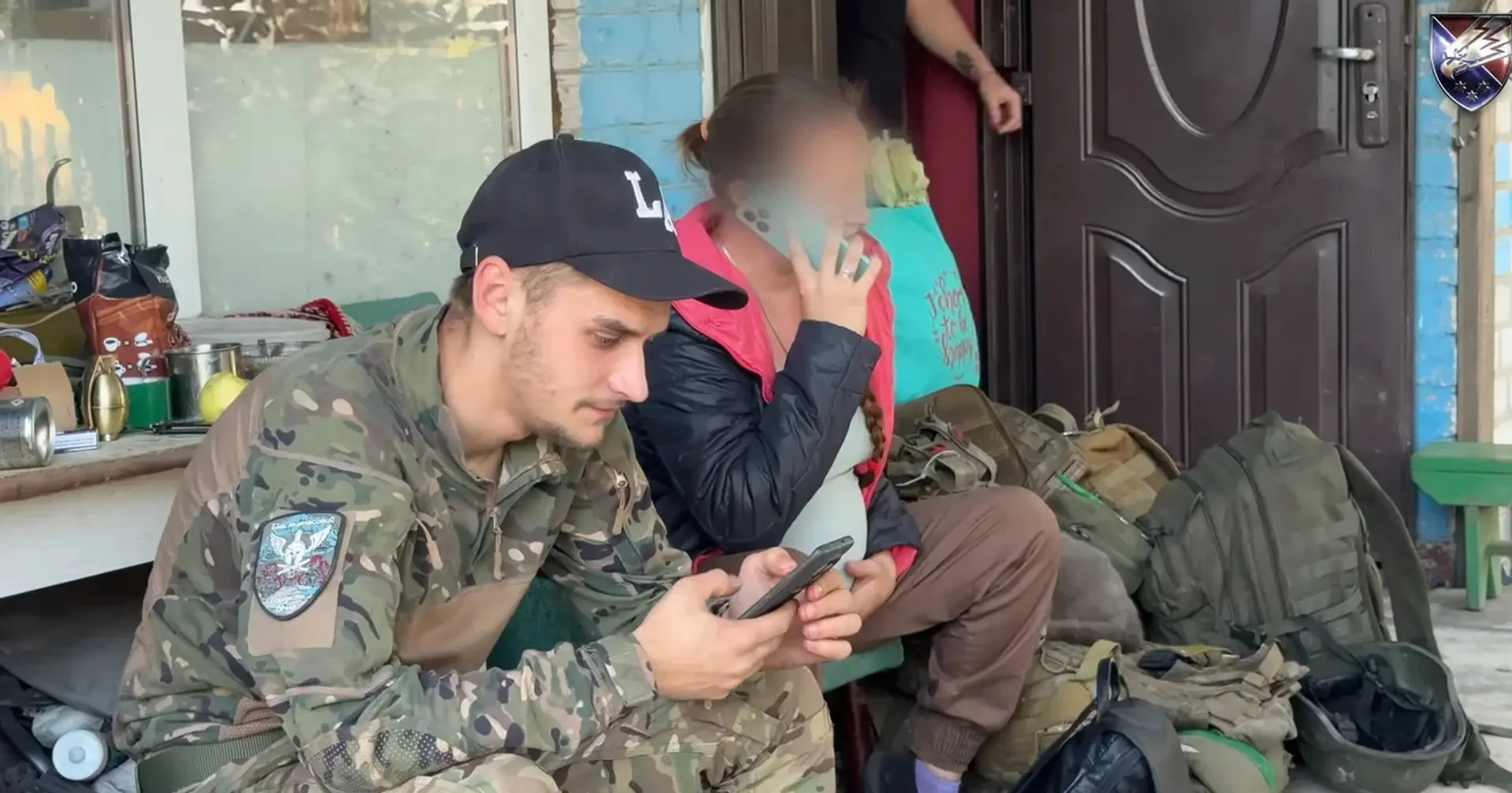 Під безперервними обстрілами: жінка на 9 місяці вагітності евакуйовувалася з Покровська на велосипеді