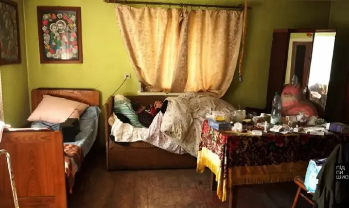 На Львівщині лежачий чоловік залишився сам у будинку через мобілізацію сина