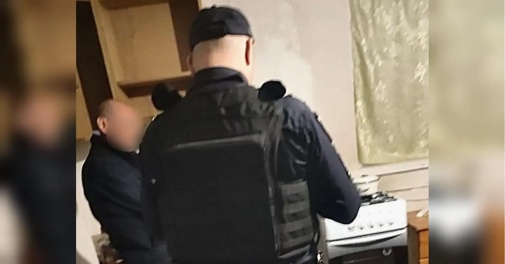Жахлива трагедія на Київщині: 7-річний хлопчик застрелив дівчинку з батькової рушниці