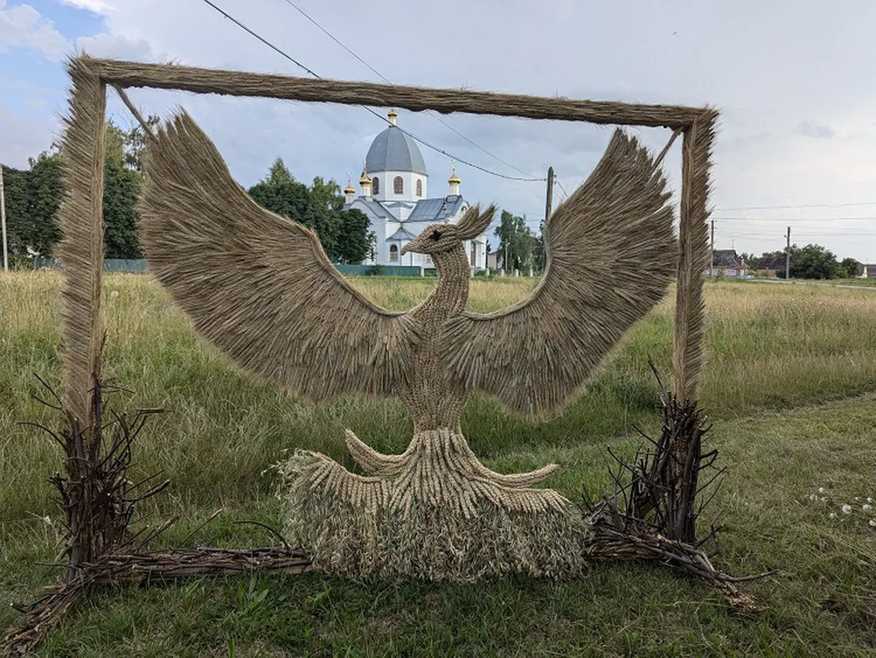У громаді Вінниччини з колосків та трав майстрині створили незвичні композиції