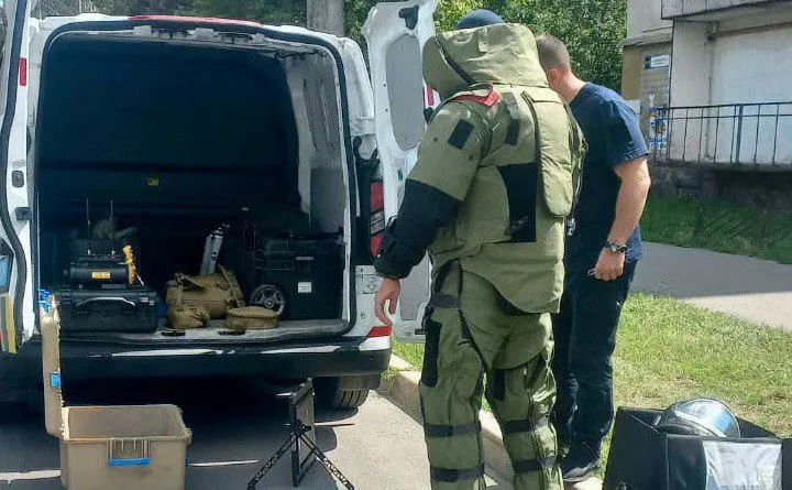 У поліції пролунав дзвінок про міну на дитячому майданчику у Святошинському районі