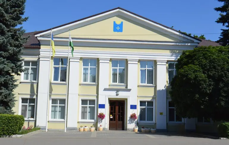 Кабмін дозволив жінкам-депутаткам місцевих рад виїжджати з країни