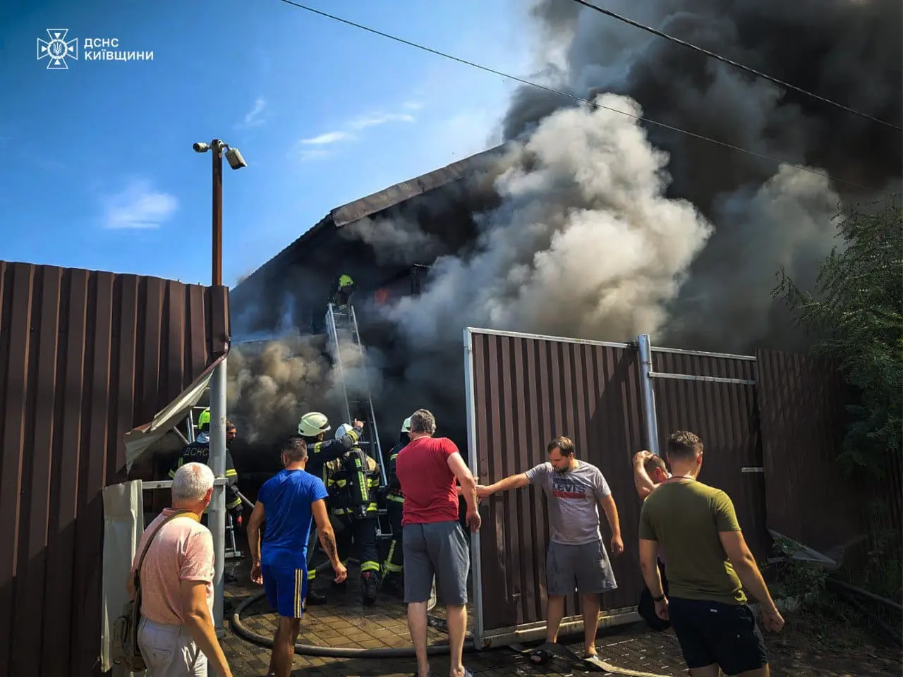 Пожежа у житловому будинку на Київщині: постраждали діти