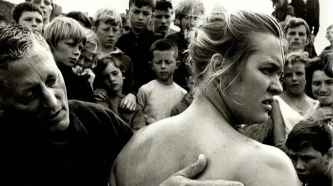 Топлес перепливла Ла-Манш, втратила ніс і встановила 40-річний рекорд: померла видатна австралійська спортсменка