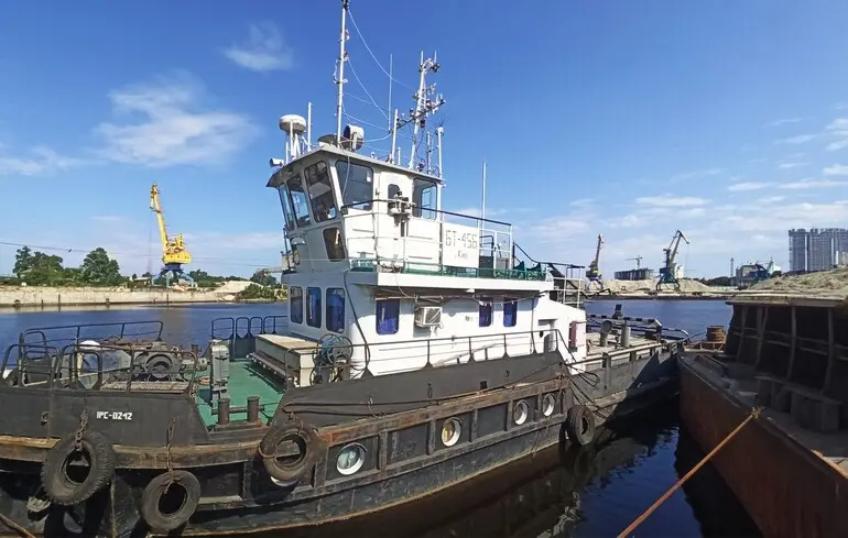 У Києві жителі острова Водників звинувачують компанію групи «Ковальська» у проваллі в одному з дворів. У КМДА кажуть, звернень не отримували