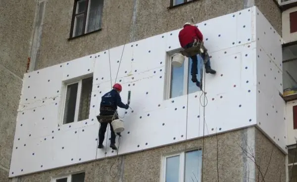 Утеплення будинків та сонячні панелі: КМДА заохочує мешканців багатоповерхівок до програм співфінансування