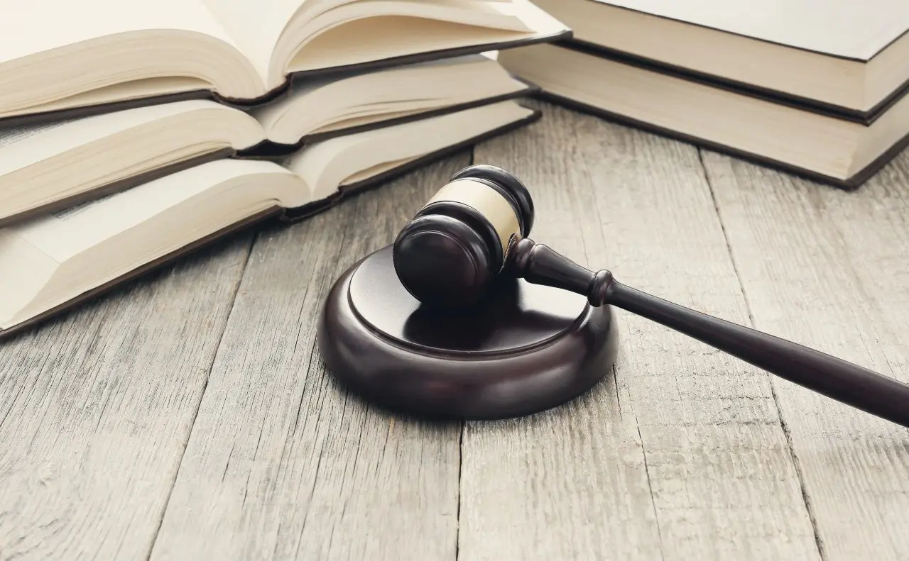 У Києві судитимуть злодія, який поцупив з рахунку пенсіонера 50 тисяч гривень