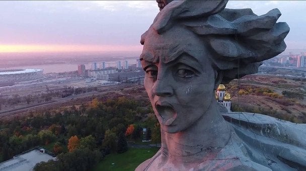 Тіло у голові "Батьківщина-мати кличе": що відомо про загадкову смерть ректора з Москви