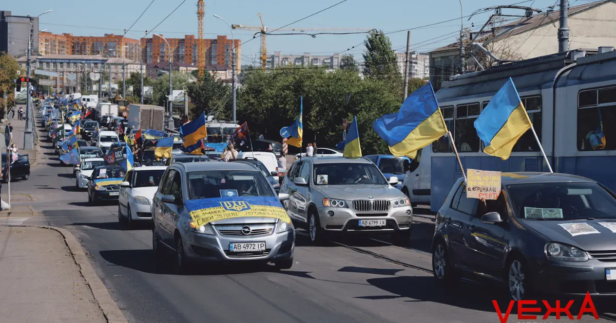 “Свобода оплачена кров’ю”: у Вінниці відбувся автопробіг до Дня пам’яті полеглих захисників і захисниць. ФОТОРЕПОРТАЖ