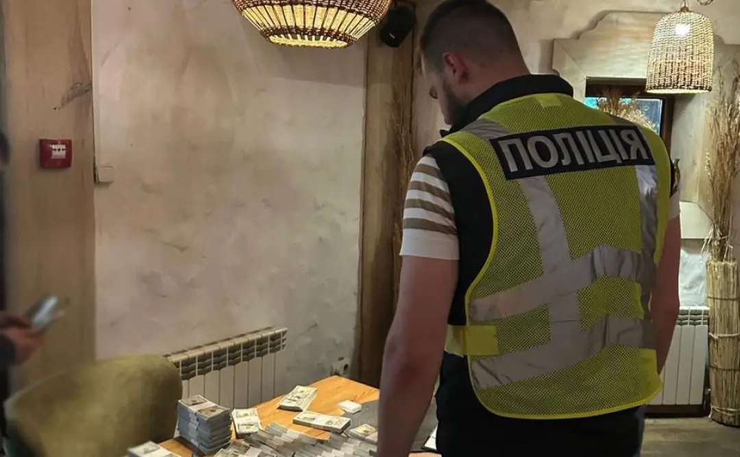 Продавали керівну посаду за $500 тисяч у НААН України: поліція Києва затримала двох ділків
