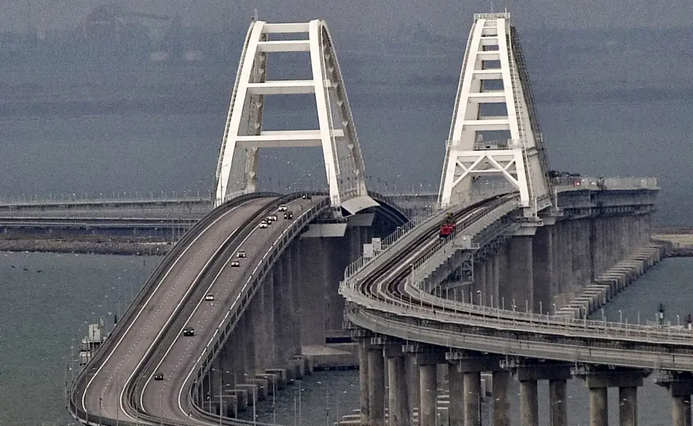 СБУ в третий раз подорвала Керченский мост. На этот раз под водой