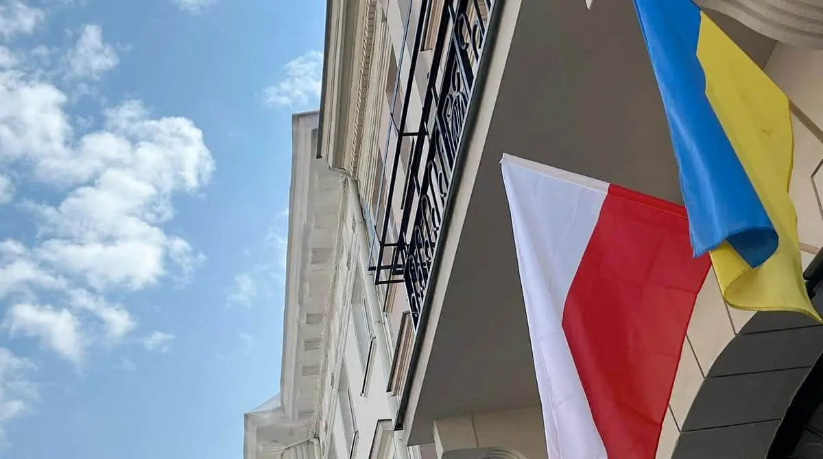 Парламент Польщі остаточно ухвалив новий закон про допомогу українцям