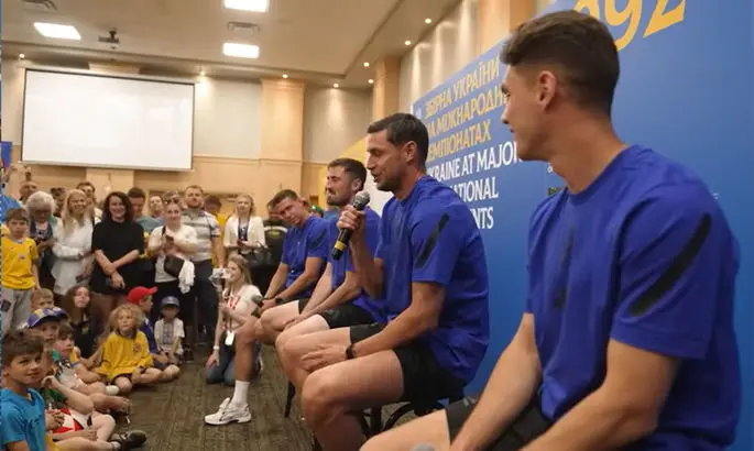 В Торонто открылась выставка про украинский футбол. Игроки сборной Украины встретились с болельщиками