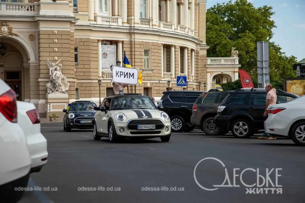 В Одесі до Дня Незалежності влаштували патріотичний автопробіг (фоторепортаж)