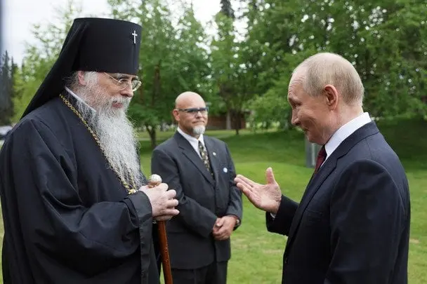Православний архієпископ попросив вибачення за зустріч із Путіним