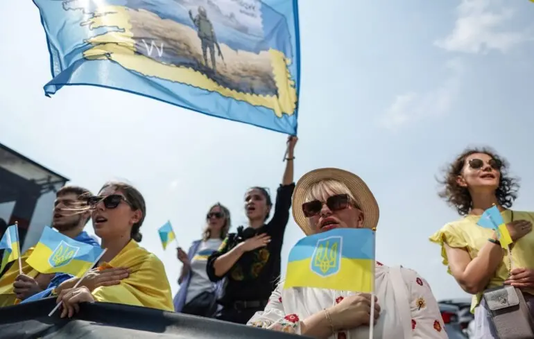 Близько 120 тисяч українських біженців втратять право на проживання в США – WSJ