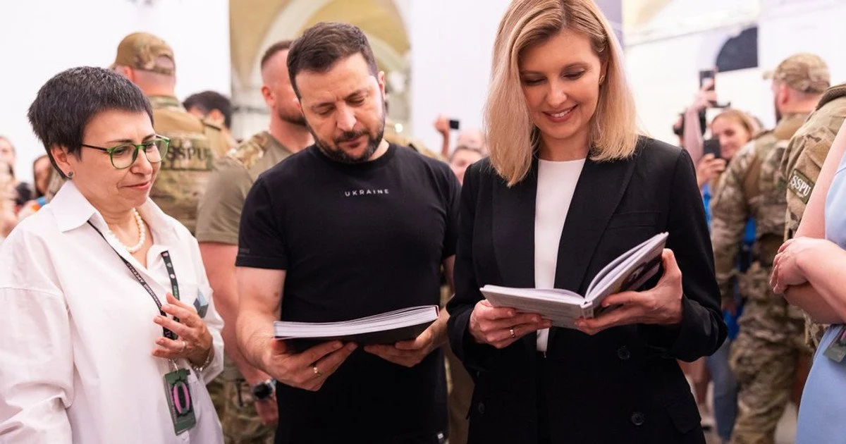 Китайські читачі переплутали книгу, придбану Зеленським, із фантастичним романом Boy’s Love-жанру