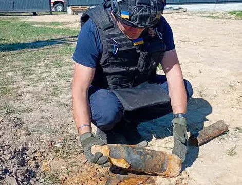 На Київщині будівельники знайшли артилерійський снаряд