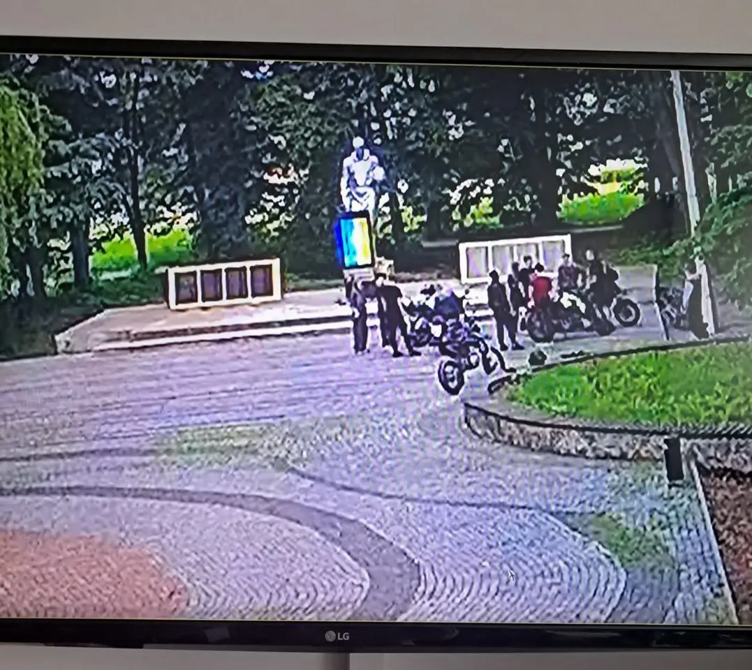 У громаді на Вінниччині мотоциклісти їздили біля Меморіалу пам’яті