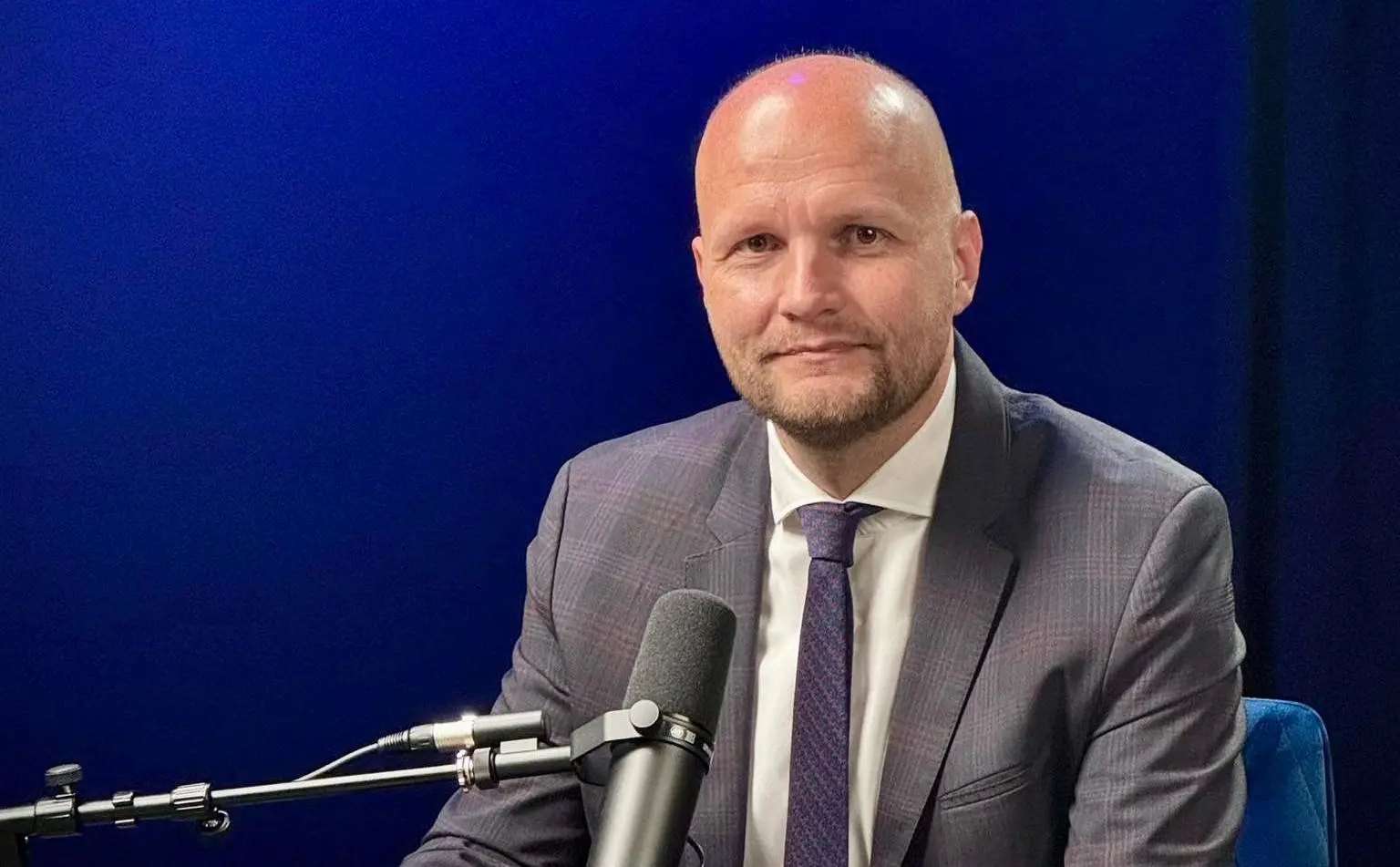 Denník N: Экс-главу Минобороны Словакии хотят задержать из-за помощи Украине