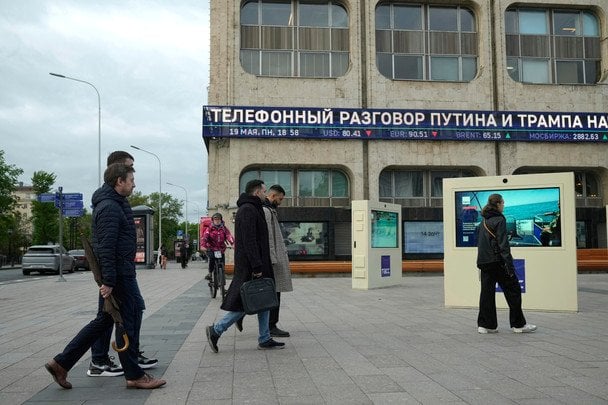 Росіян закликали доносити на одягнених не по сезону людей зі стиснутими губами