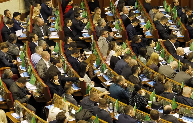 Фракцію «Слуги народу» знову збирають на зустріч із Зеленським – депутат