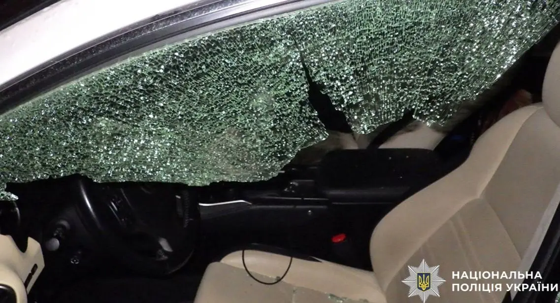 Не залишайте цінні речі в авто: у столиці з машини чоловіка поцупили 100 тисяч гривень