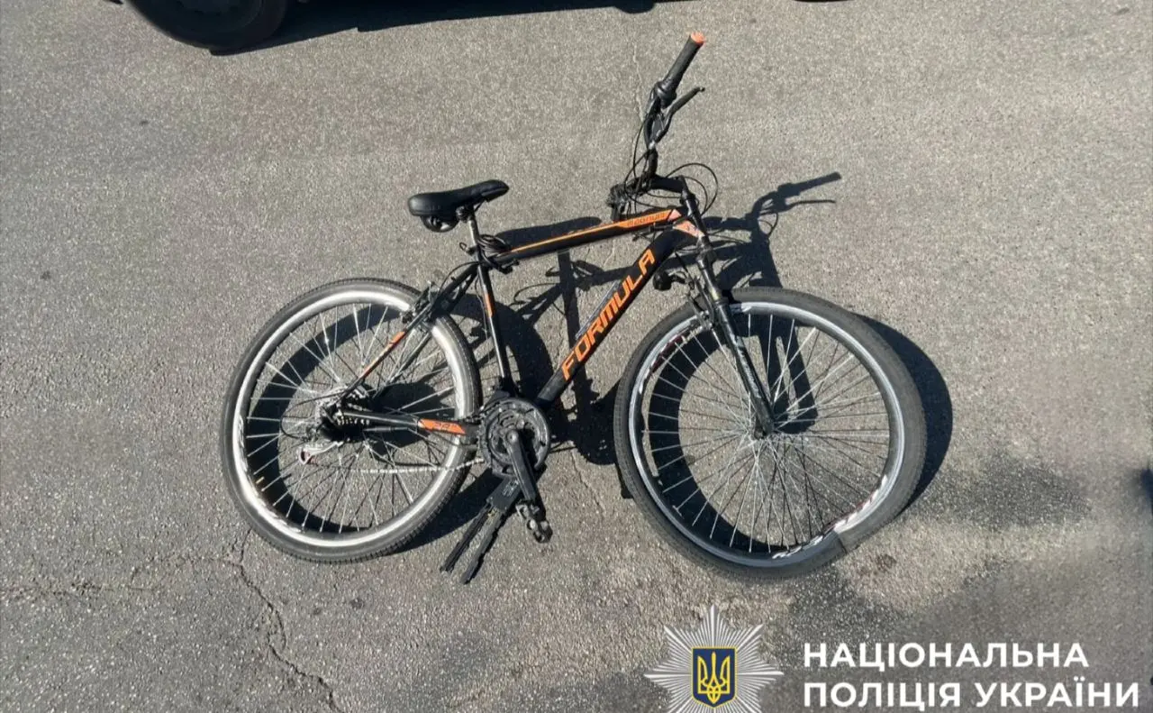 На Київщині автівка збила 17-річного велосипедиста: хлопець у лікарні