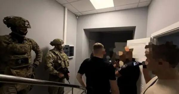 Експрокурор САП заявив про побиття детектива НАБУ під час масових обшуків